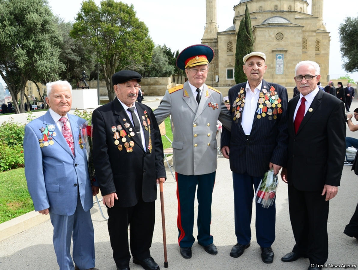 Общественность Азербайджана отмечает День Победы  (ФОТО)
