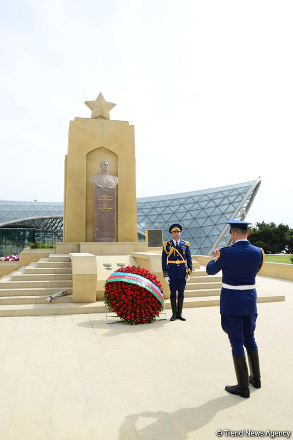 Общественность Азербайджана отмечает День Победы  (ФОТО)