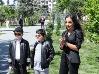 Вице-президент Фонда Гейдара Алиева Лейла Алиева приняла участие в открытии очередного благоустроенного двора в рамках проекта «Наш двор» (ФОТО)