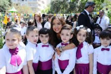Вице-президент Фонда Гейдара Алиева Лейла Алиева приняла участие в открытии очередного благоустроенного двора в рамках проекта «Наш двор» (ФОТО)