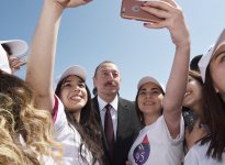 Президент Ильхам Алиев и Первая леди Мехрибан Алиева приняли участие в кампании по посадке деревьев, посвященной дню рождения великого лидера Гейдара Алиева (ФОТО)