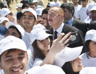 Президент Ильхам Алиев и Первая леди Мехрибан Алиева приняли участие в кампании по посадке деревьев, посвященной дню рождения великого лидера Гейдара Алиева (ФОТО)