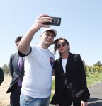Президент Ильхам Алиев и Первая леди Мехрибан Алиева приняли участие в кампании по посадке деревьев, посвященной дню рождения великого лидера Гейдара Алиева (ФОТО)