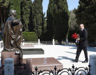 Президент Ильхам Алиев и Первая леди Мехрибан Алиева посетили  могилу общенационального лидера Гейдара Алиева (ФОТО)