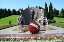 Общественность Азербайджана отмечает 95-ю годовщину со дня рождения общенационального лидера Гейдара Алиева (ФОТО)