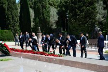 Общественность Азербайджана отмечает 95-ю годовщину со дня рождения общенационального лидера Гейдара Алиева (ФОТО)