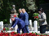 Общественность Азербайджана отмечает 95-ю годовщину со дня рождения общенационального лидера Гейдара Алиева (ФОТО)