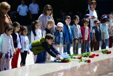 Общественность Азербайджана отмечает 95-ю годовщину со дня рождения общенационального лидера Гейдара Алиева (ФОТО)