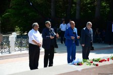 Общественность Азербайджана отмечает 95-ю годовщину со дня рождения общенационального лидера Гейдара Алиева (ФОТО)