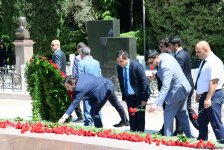 Общественность Азербайджана отмечает 95-ю годовщину со дня рождения общенационального лидера Гейдара Алиева (ФОТО)