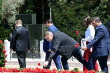 Общественность Азербайджана отмечает 95-ю годовщину со дня рождения общенационального лидера Гейдара Алиева (ФОТО)