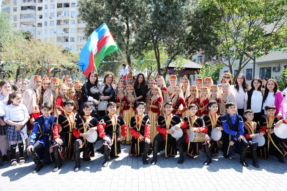 Вице-президент Фонда Гейдара Алиева Лейла Алиева приняла участие в открытии очередного благоустроенного двора в рамках проекта «Наш двор» (ФОТО)