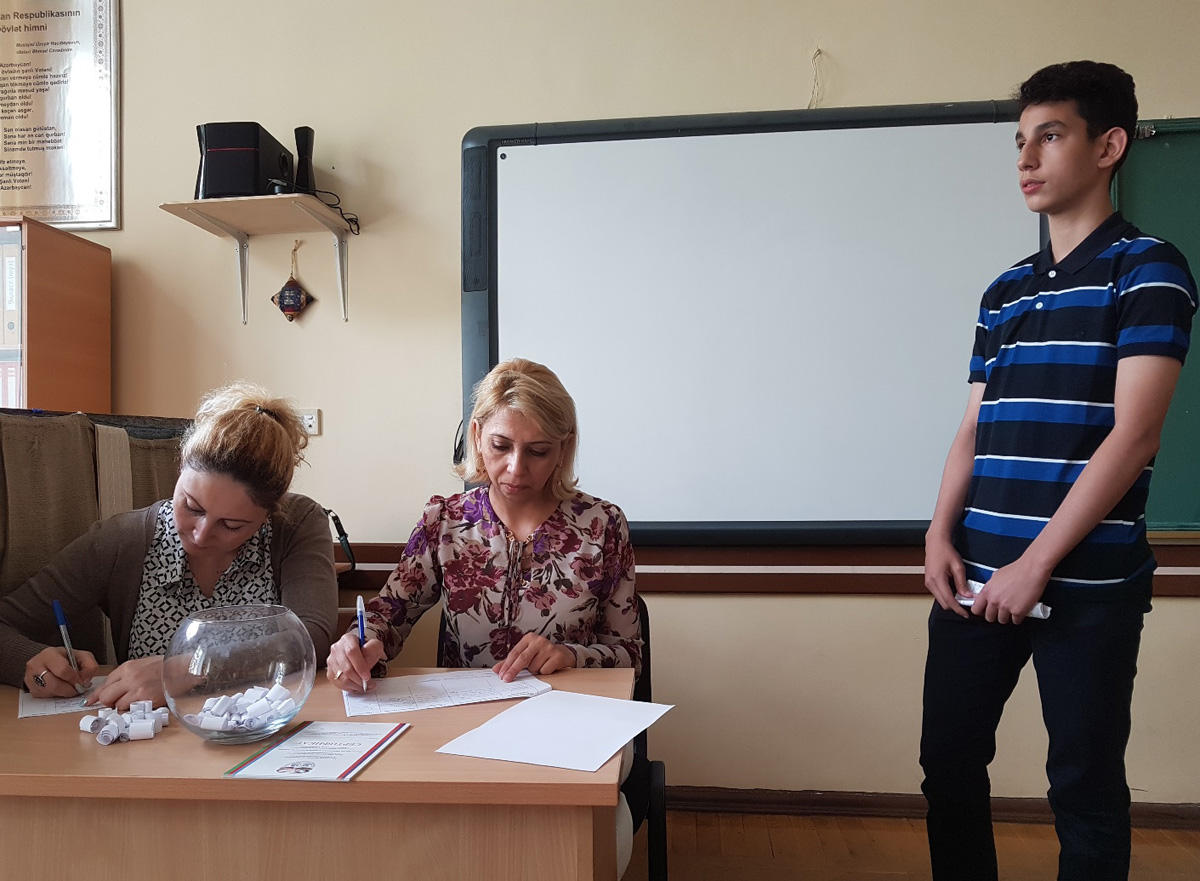 В Баку прошла олимпиада по русскому языку (ФОТО)