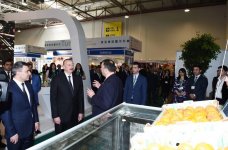 Президент Ильхам Алиев ознакомился с XXIV Азербайджанской международной продовольственной выставкой (ФОТО)