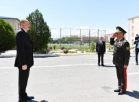 Президент Ильхам Алиев ознакомился с условиями в Учебно-образовательном центре в N-й воинской части Отдельной общевойсковой армии (ФОТО)