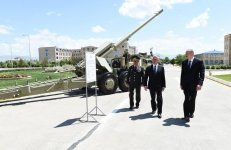 Президент Ильхам Алиев ознакомился с условиями в Учебно-образовательном центре в N-й воинской части Отдельной общевойсковой армии (ФОТО)