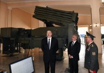 Президент Ильхам Алиев ознакомился с условиями в Учебно-образовательном центре в N-й воинской части Отдельной общевойсковой армии (ФОТО)