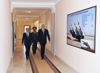 Президент Ильхам Алиев ознакомился с условиями в Учебно-образовательном центре в N-й воинской части Отдельной общевойсковой армии (ФОТО)