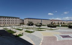 Президент Ильхам Алиев ознакомился с условиями в Учебно-образовательном центре в N-й воинской части Отдельной общевойсковой армии (ФОТО)