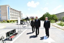 Президент Ильхам Алиев ознакомился с условиями в Учебно-образовательном центре в N-й воинской части Отдельной общевойсковой армии (ФОТО)