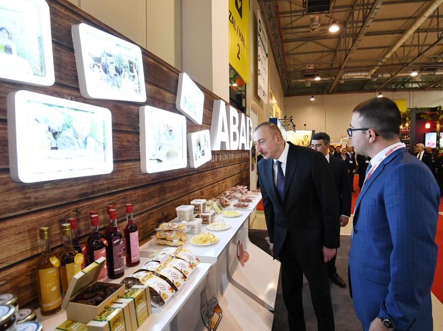 Президент Ильхам Алиев ознакомился с XXIV Азербайджанской международной продовольственной выставкой (ФОТО)