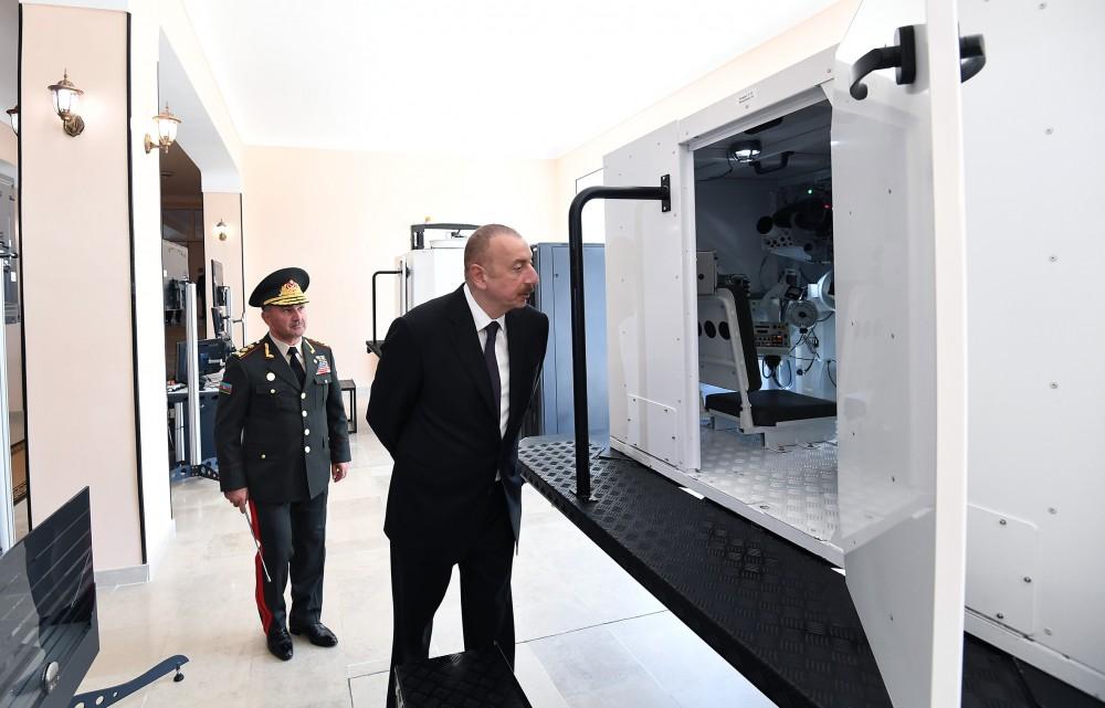Президент Ильхам Алиев ознакомился с условиями в Учебно-образовательном центре в N-й воинской части Отдельной общевойсковой армии (ФОТО)