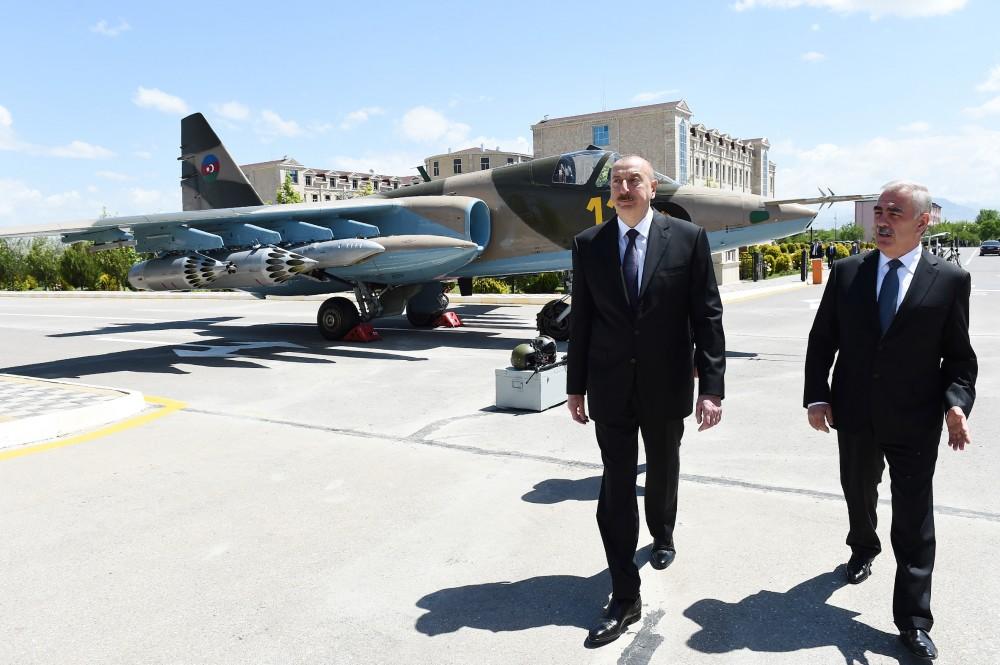 Президент Ильхам Алиев ознакомился с условиями в Учебно-образовательном центре в N-й воинской части Отдельной общевойсковой армии (ФОТО)