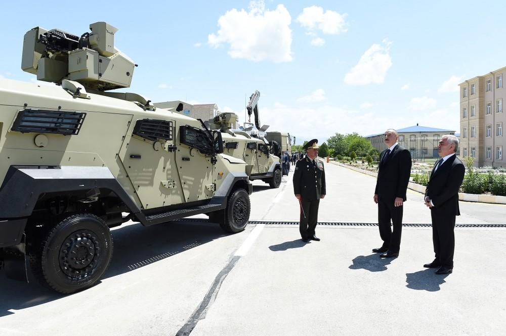 Президент Ильхам Алиев ознакомился с условиями в Учебно-образовательном центре в N-й воинской части Отдельной общевойсковой армии (ФОТО)