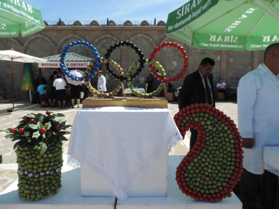 В Нахчыване проходит Фестиваль алычи гёйче (ФОТО)