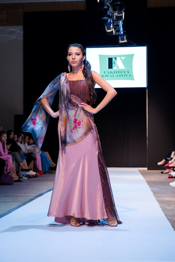 Azerbaijan Fashion Week 2018: Фахрия Халафова представила символ вечный красоты – гранат (ФОТО)
