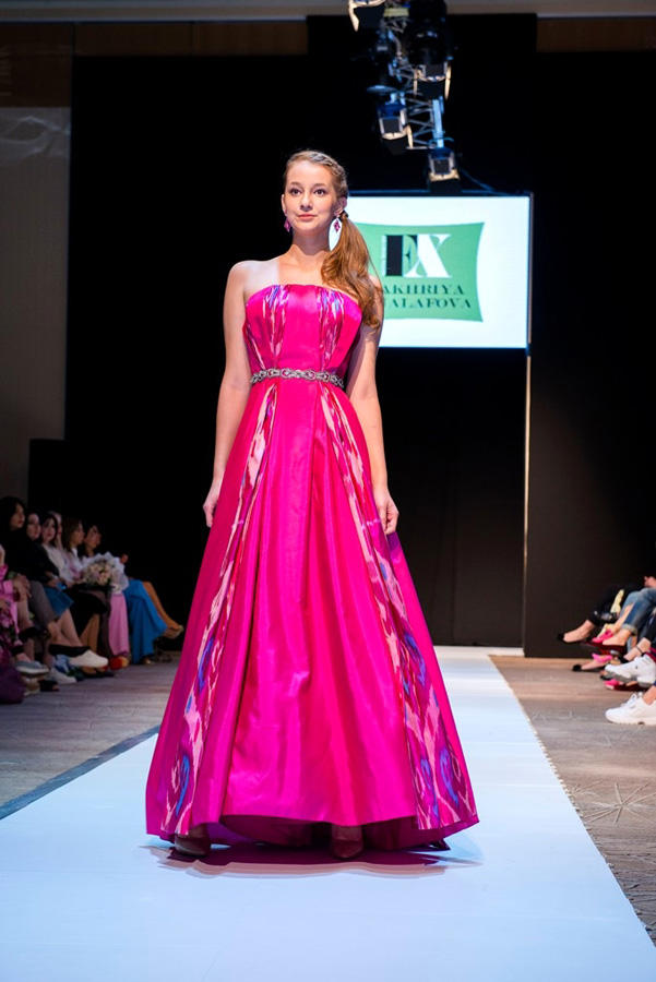 Azerbaijan Fashion Week 2018: Фахрия Халафова представила символ вечный красоты – гранат (ФОТО)