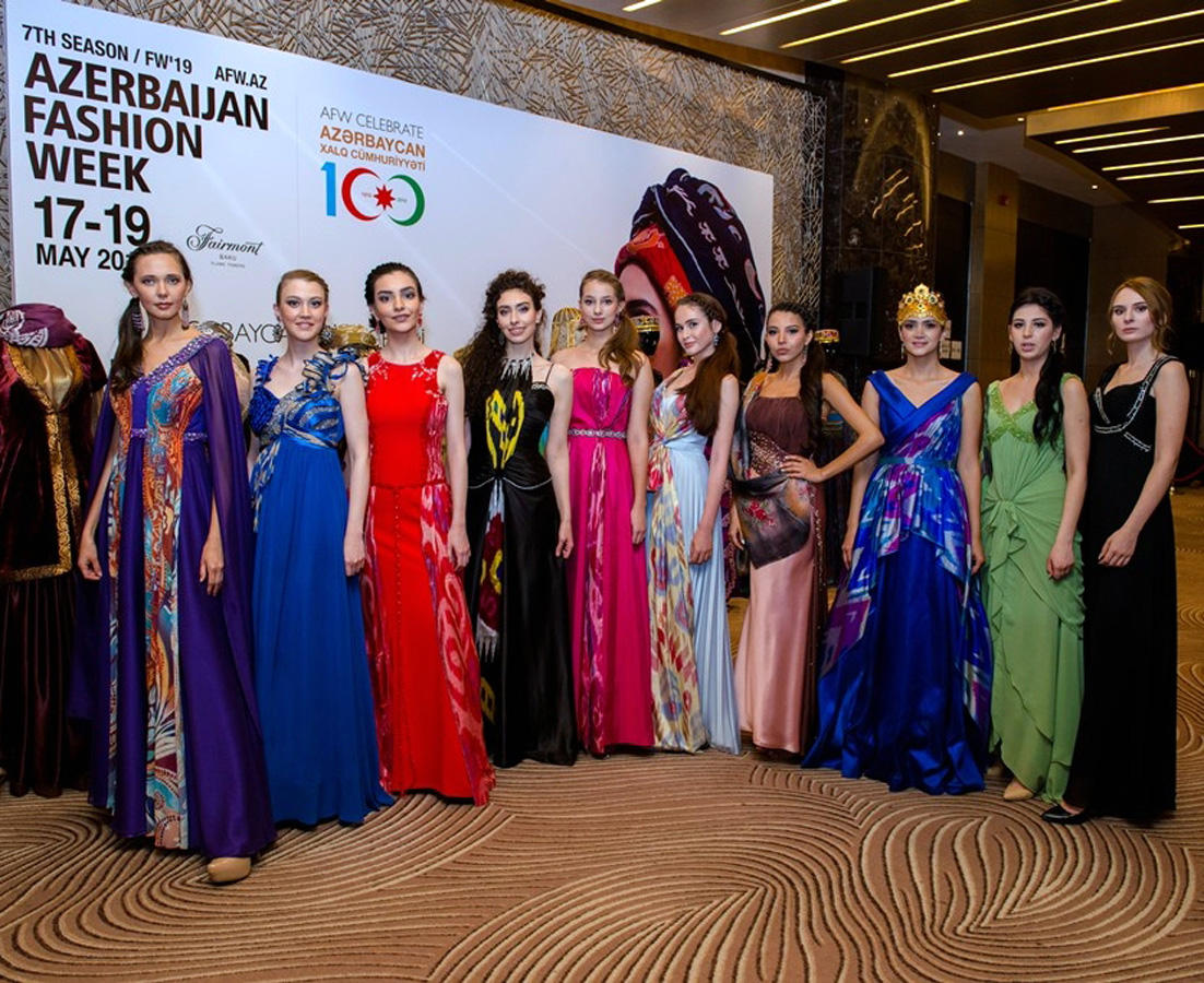 Azerbaijan Fashion Week 2018: Фахрия Халафова представила символ вечный красоты – гранат (ФОТО)