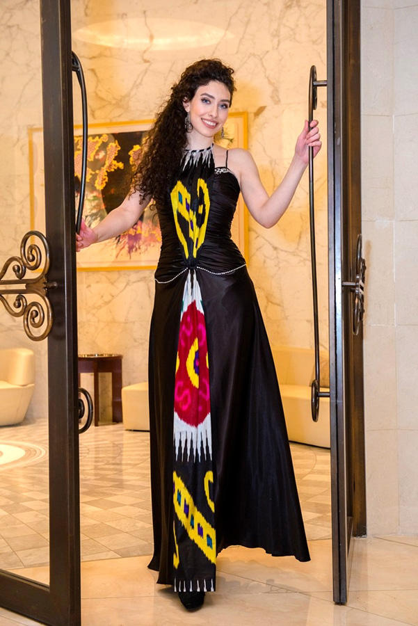 Azerbaijan Fashion Week 2018: Фахрия Халафова представила символ вечный красоты – гранат (ФОТО)