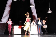 Актеры сериала "Кухня" привезли в Баку рыбу, говорящую с одесским говором (ФОТО)