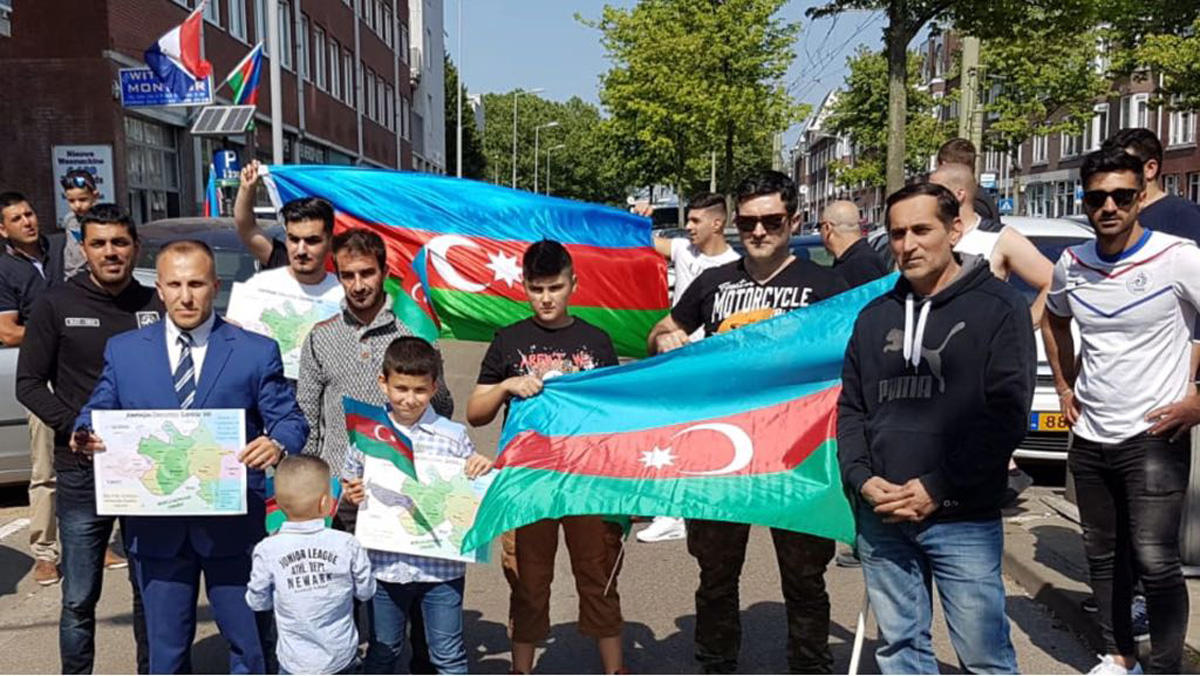 В Германии и Голландии развеваются флаги Азербайджана - автопробег и шествие (ФОТО)
