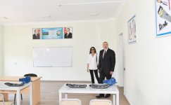 Президент Ильхам Алиев и Первая леди Мехрибан Алиева приняли участие в открытии жилого комплекса «Гобу Парк» для вынужденных переселенцев (ФОТО)
