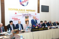 В Баку состоялась презентация книги, посвященной 100-летию АДР (ФОТО)
