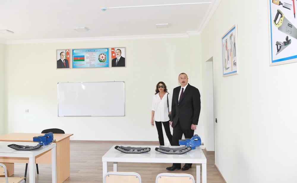 Президент Ильхам Алиев и Первая леди Мехрибан Алиева приняли участие в открытии жилого комплекса «Гобу Парк» для вынужденных переселенцев (ФОТО)