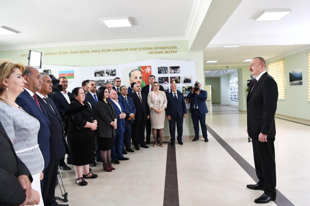 Президент Ильхам Алиев и Первая леди Мехрибан Алиева приняли участие в открытии жилого комплекса «Гобу Парк» для вынужденных переселенцев (ФОТО)