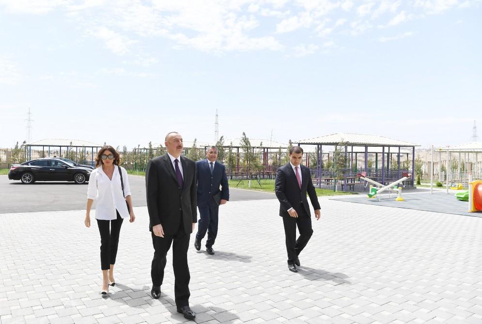 Президент Ильхам Алиев и Первая леди Мехрибан Алиева приняли участие в открытии жилого комплекса «Гобу Парк» для вынужденных переселенцев (ФОТО)