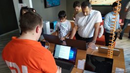 В Баку открылся фирменный магазин китайской компании Xiaomi (ФОТО)