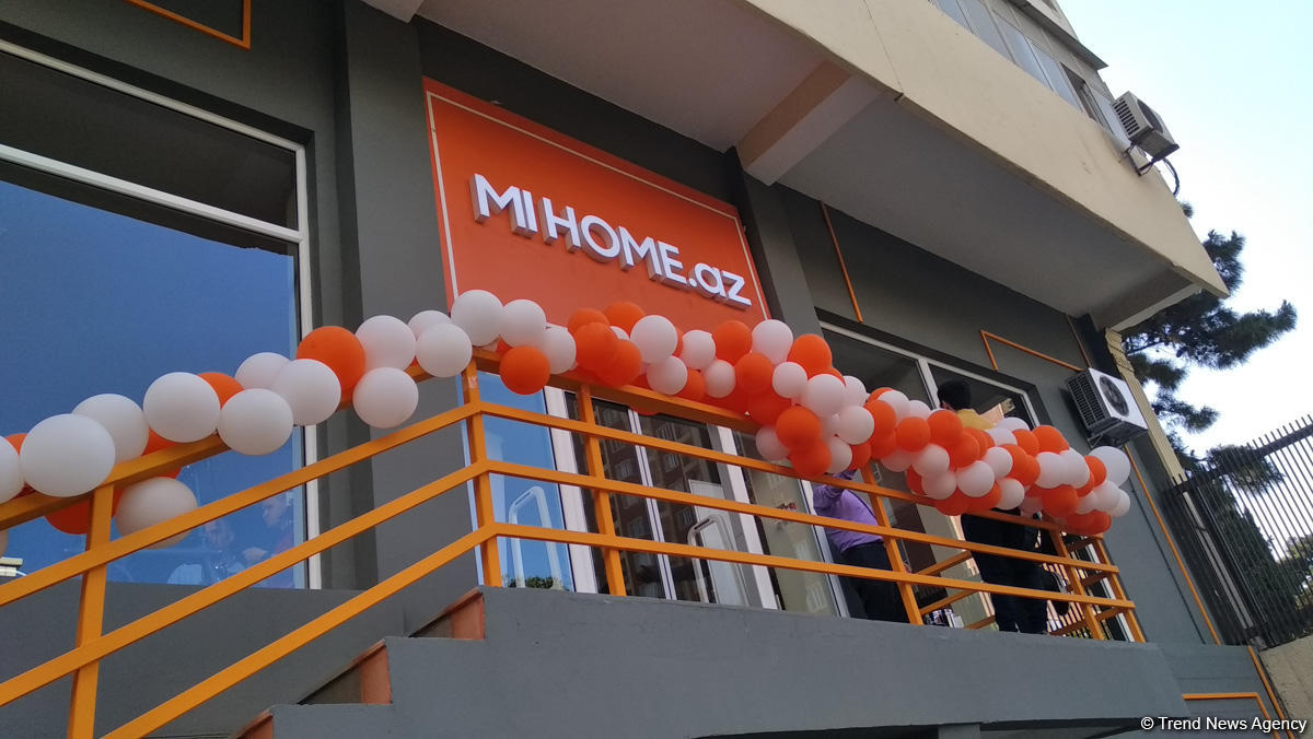 В Баку открылся фирменный магазин китайской компании Xiaomi (ФОТО)