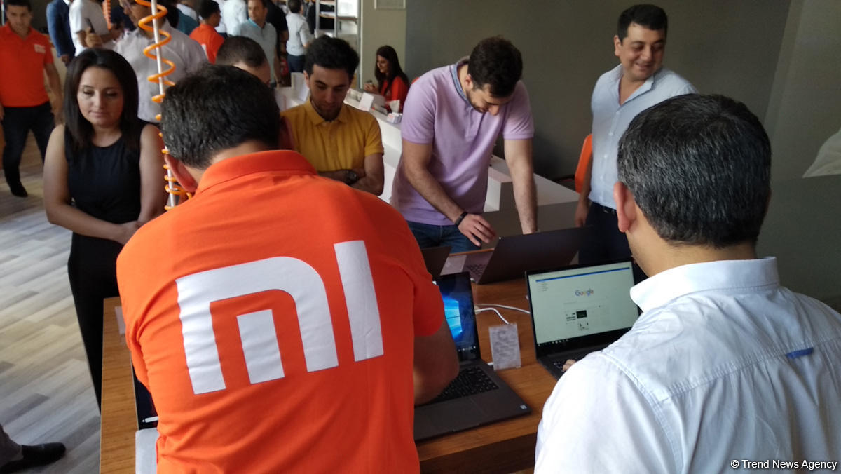 В Баку открылся фирменный магазин китайской компании Xiaomi (ФОТО)