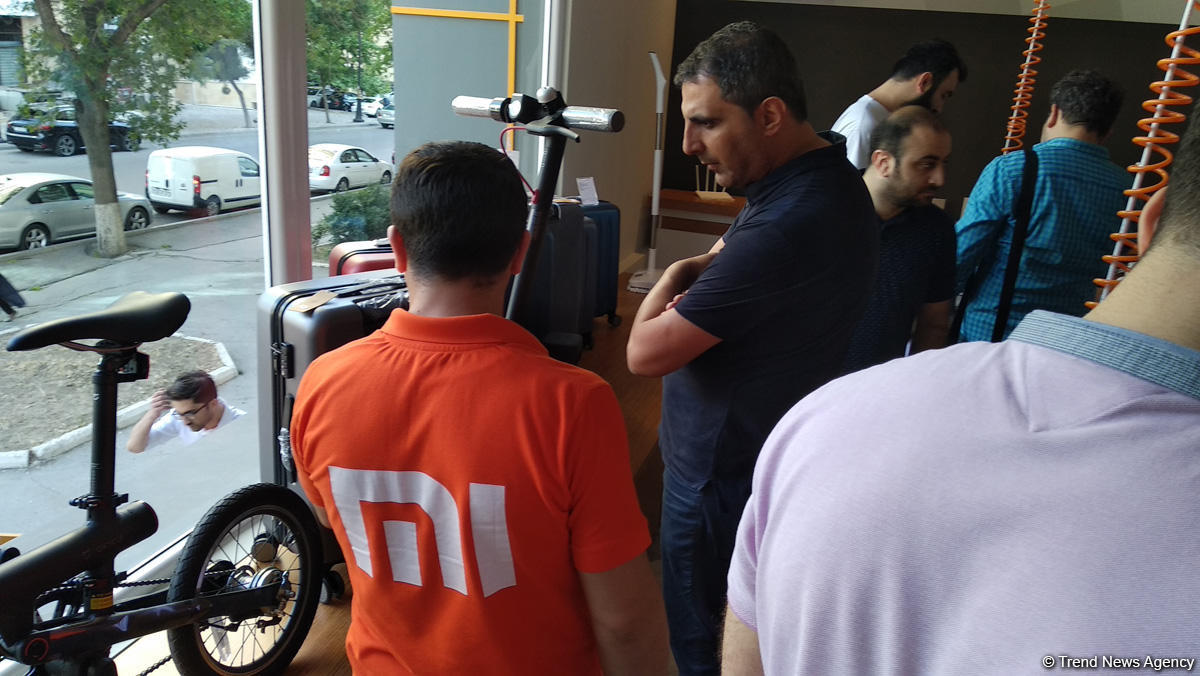 В Баку открылся фирменный магазин китайской компании Xiaomi (ФОТО)