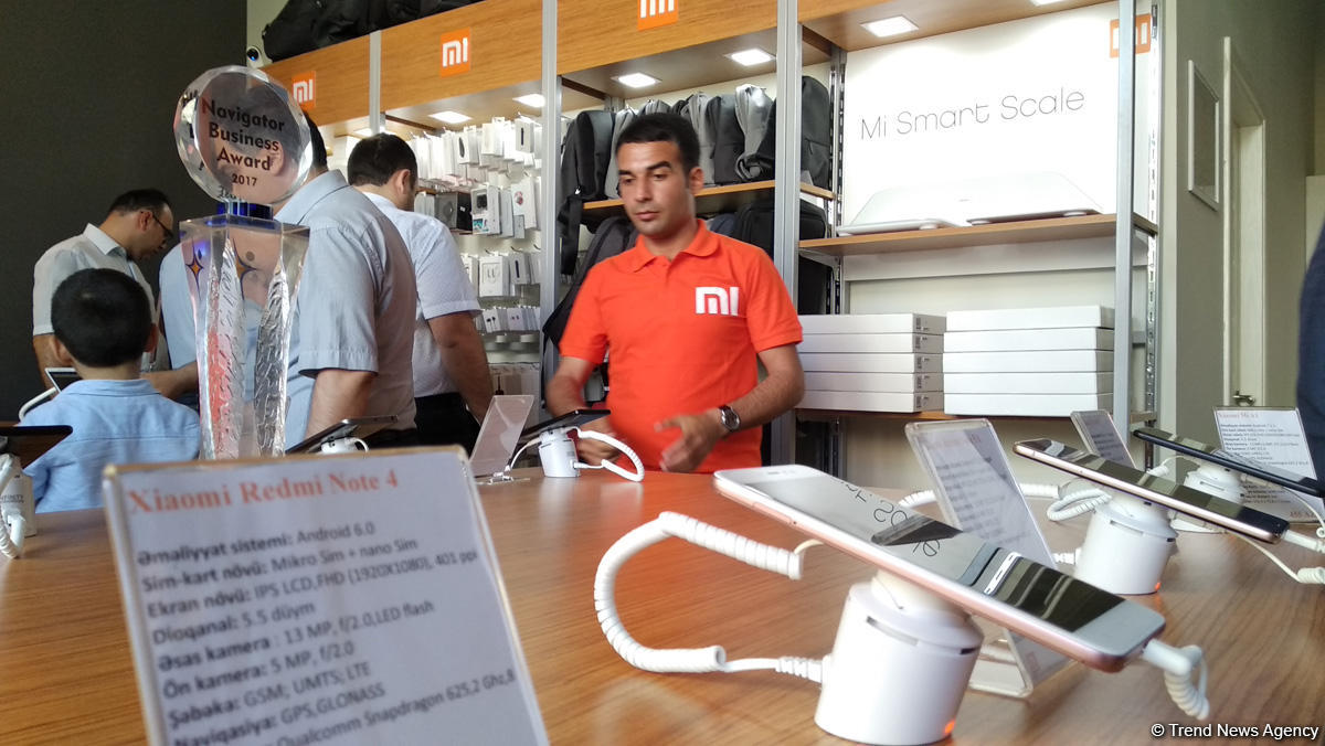 В Баку открылся фирменный магазин китайской компании Xiaomi (ФОТО)