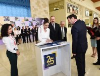 Президент Ильхам Алиев и Первая леди Мехрибан Алиева ознакомились с XXV Международной выставкой "Нефть и газ Каспия" (ФОТО)