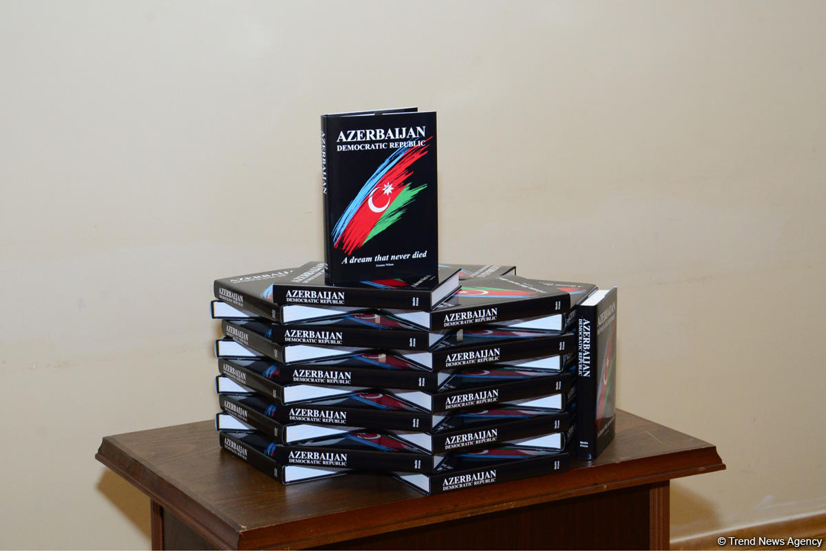 В Баку презентована книга "Azerbaijan Democratic Republic"