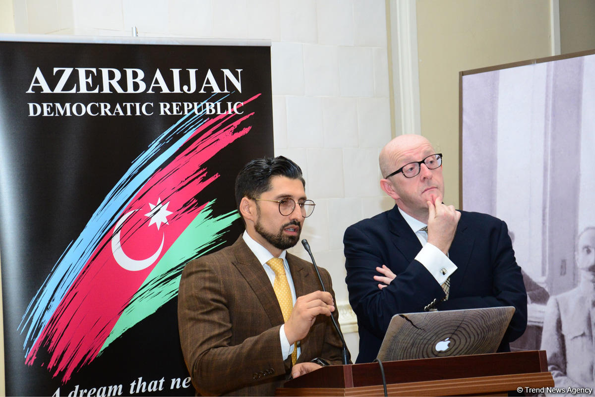 В Баку презентована книга "Azerbaijan Democratic Republic"