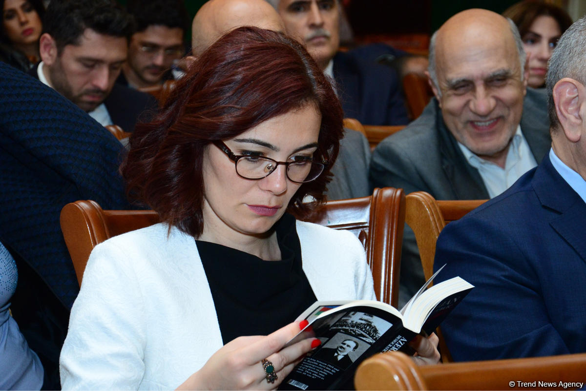 В Баку презентована книга "Azerbaijan Democratic Republic"