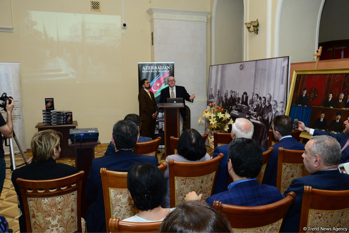 В Баку презентована книга "Azerbaijan Democratic Republic"
